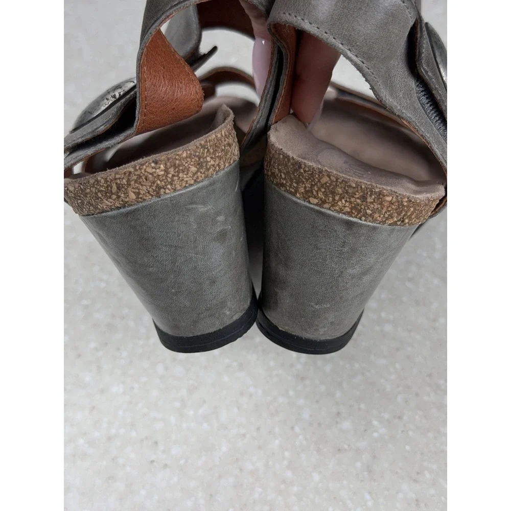 Taos Women Sandal Carousel‎ Size EU 37/US 6-6.5 Gray Leather Wedge Heel Shoe